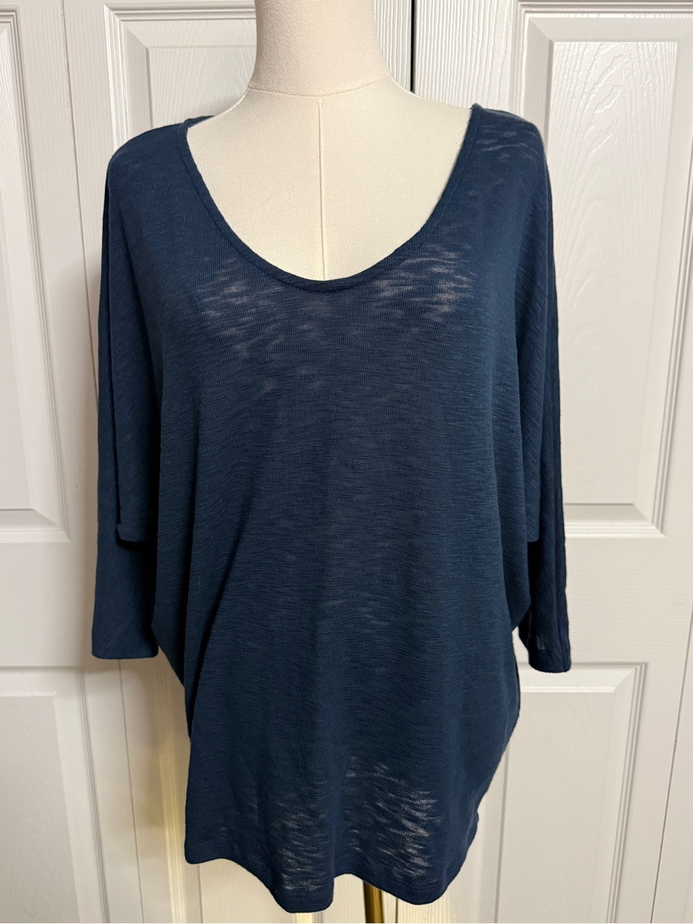 Laila Jayde Deep Navy Scoop Neck Lightweight Pullover